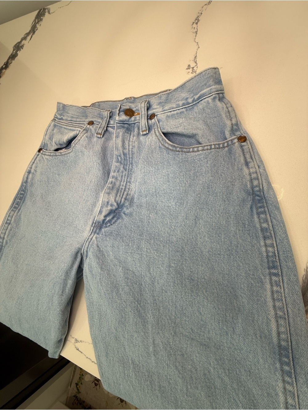 Wrangler Women’s Cowboy Cut Bleach High Rise Slim Fit Straight Jeans 7x32 - Picture 5 of 6